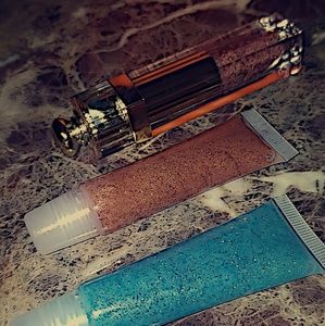 Gloss @glosseum_official add on IG giveaway.